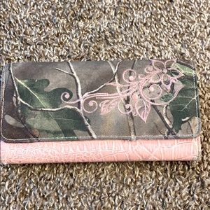 Hunting print pink wallet